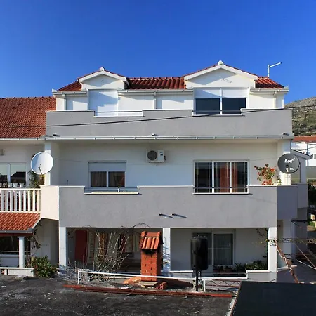 Apartments With Parking Space Trogir - 9455 Lägenhet